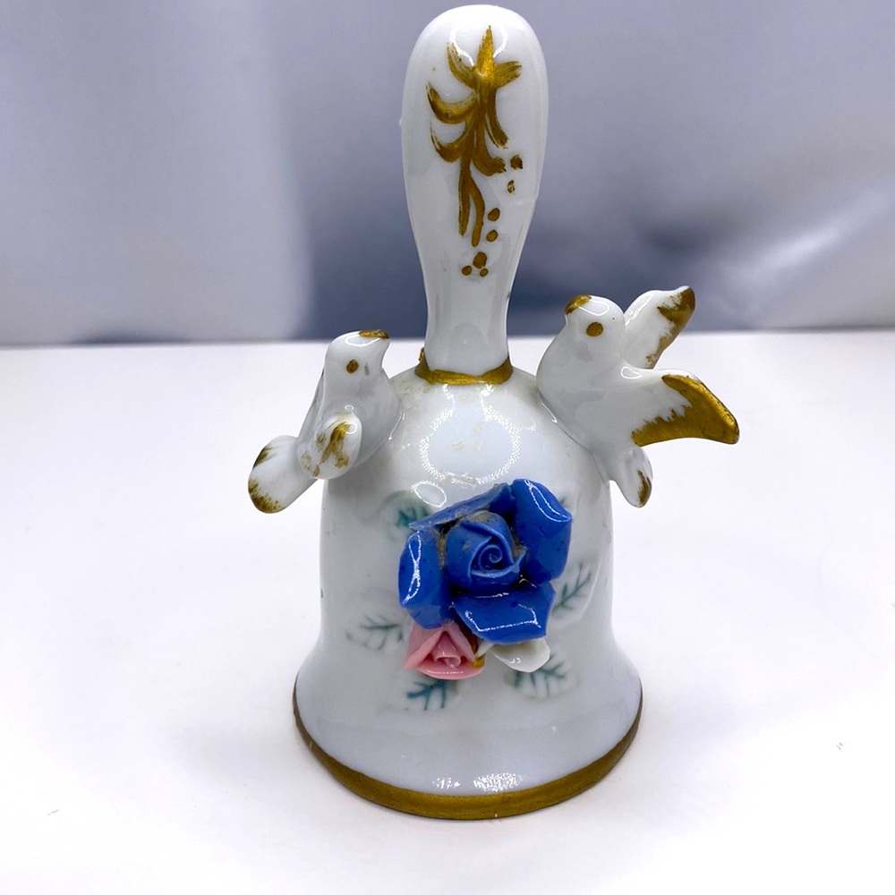 🕊️🔔Vintage Enesco Sculpted Dove & Flower Bell Featuring Gold Trim